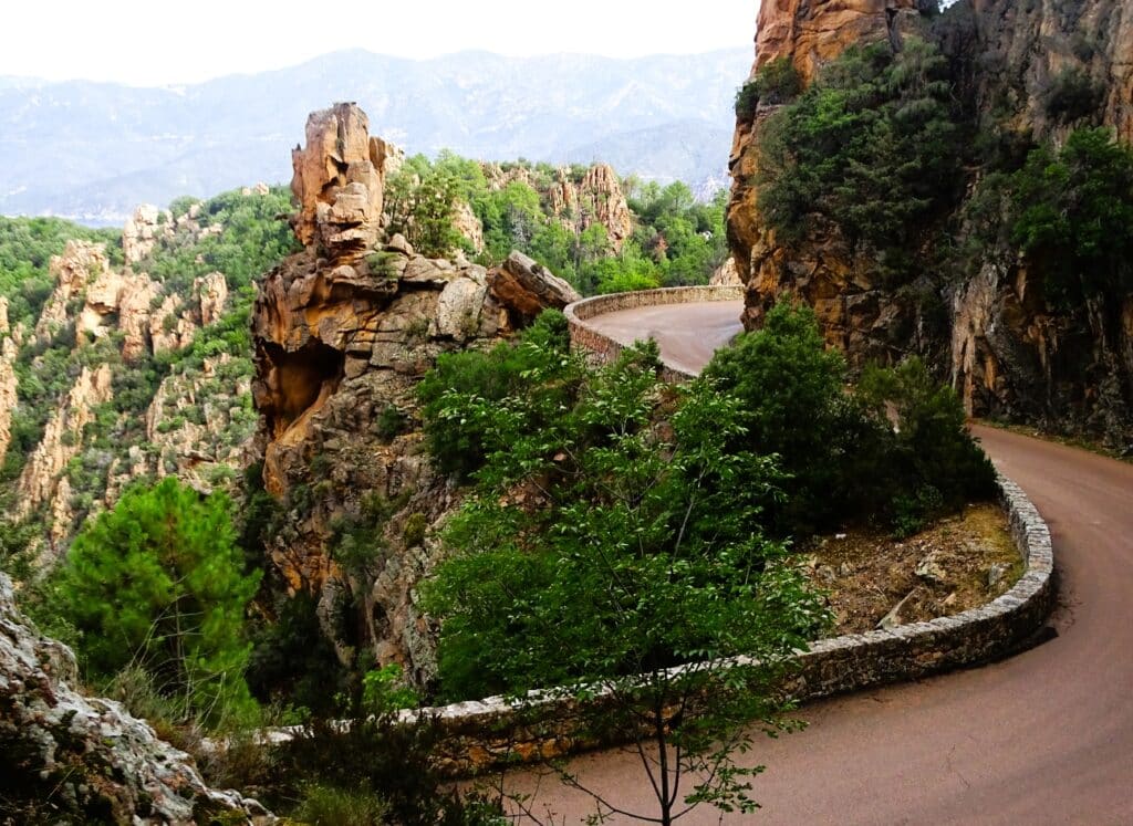 Autoweg bij Calanches op Corsica