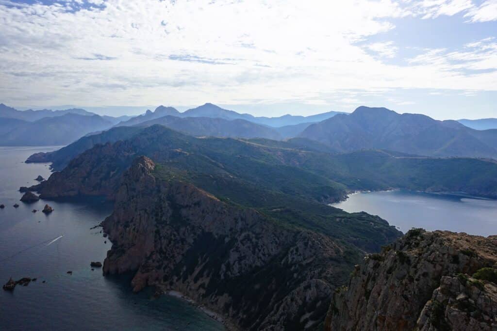 Uitzicht bij Capu Rossu op Corsica